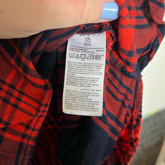 Old Navy Classic Shirt Red Women’s Button Down - Picture 3 of 4